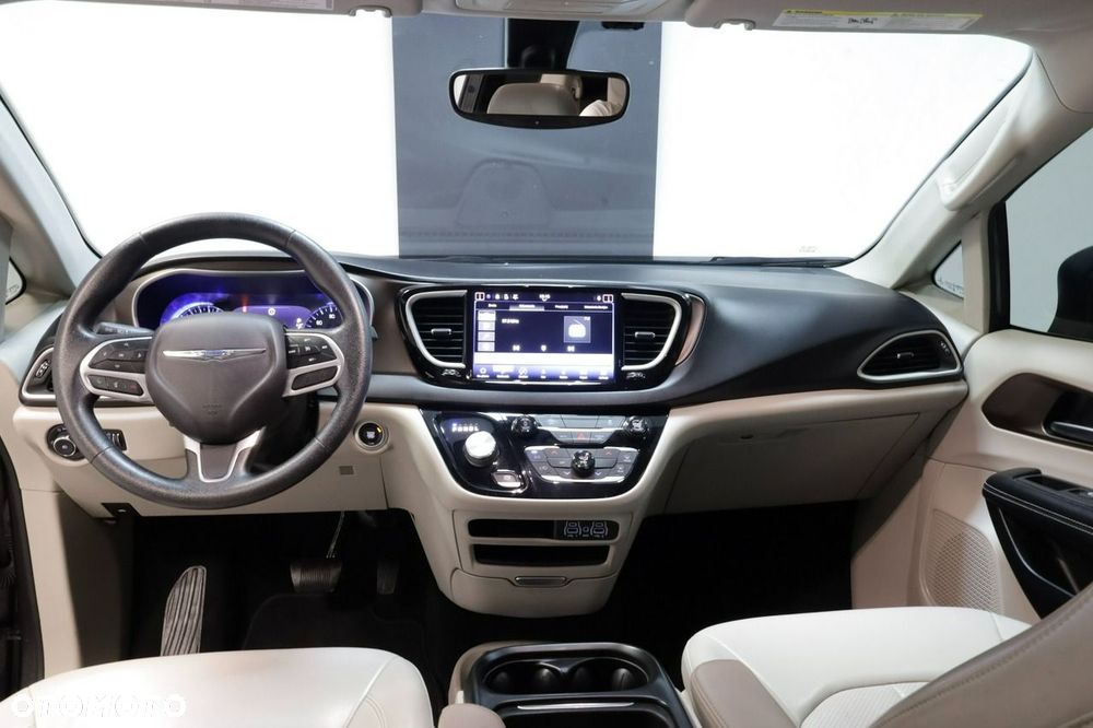 Chrysler Pacifica - 8