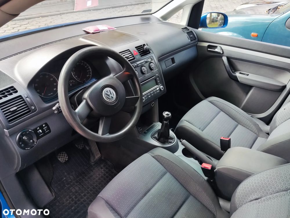 Volkswagen Touran 1.6 FSI Basis - 23