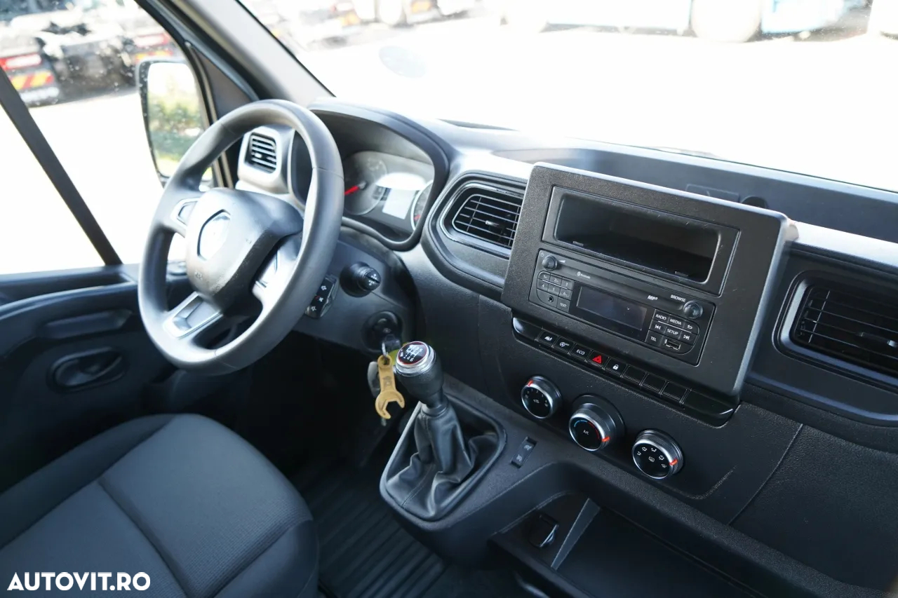 Renault MASTER / BLASZAK / PANEL / MANUAL / CARCASĂ DE REMORCARE / 2022 - 28