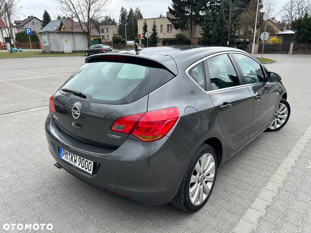 Opel Astra 1.6 Turbo Cosmo - 18