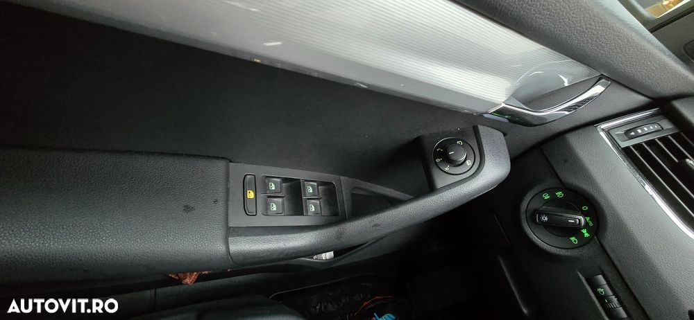 Skoda Octavia 1.6 TDI AMBITION - 6