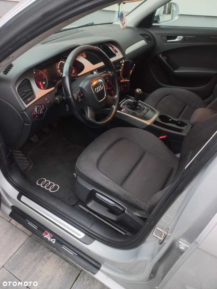 Audi A4 Limousine - 8