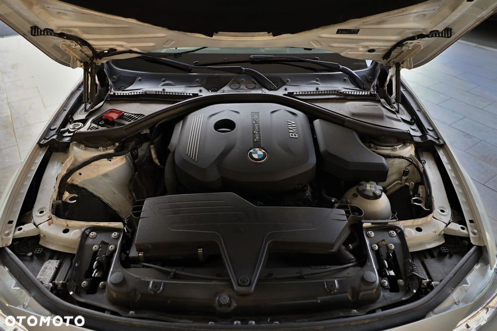 BMW Seria 3 318i - 16
