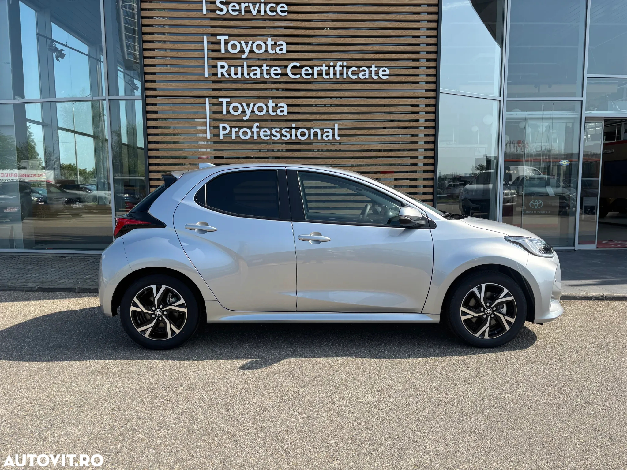 Toyota Yaris 1.5 VVT-i HSD Dynamic - 6