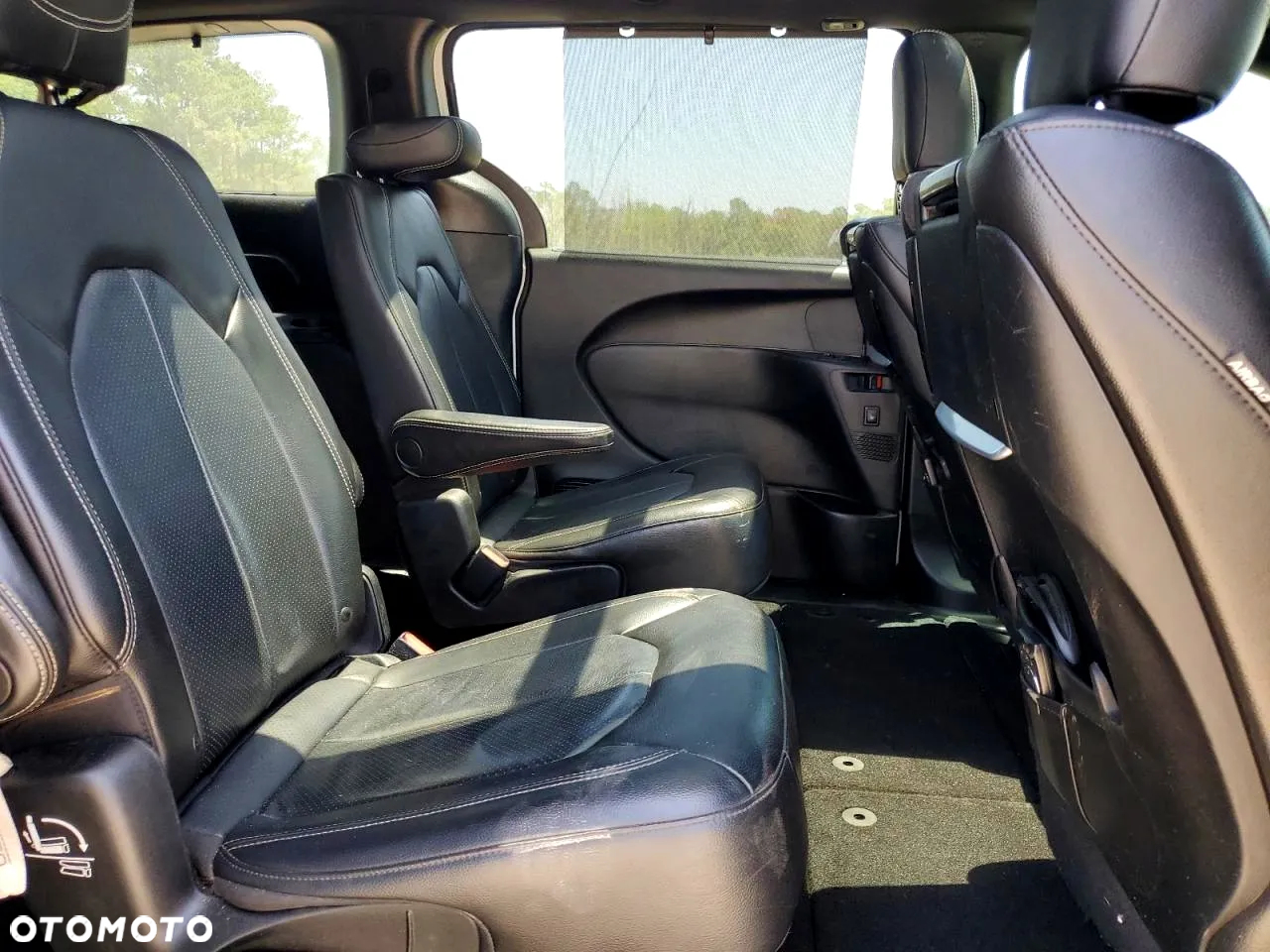 Chrysler Pacifica - 12