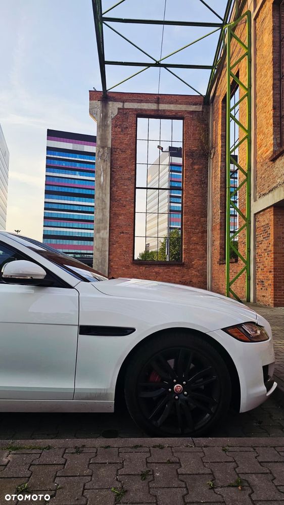 Jaguar XF 2.0 T Prestige - 26