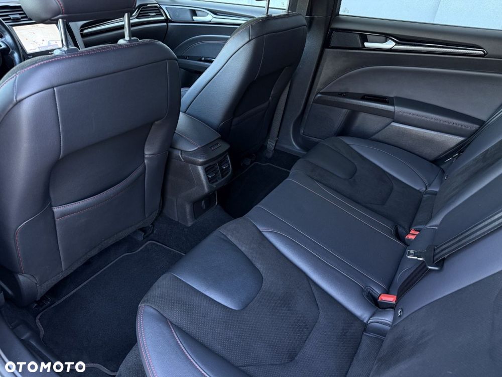 Ford Mondeo - 32