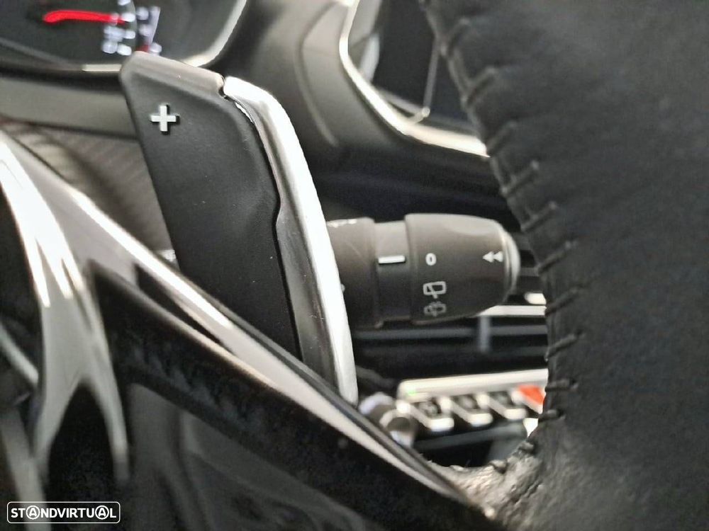 Peugeot 2008 1.2 PureTech Allure EAT8 - 15
