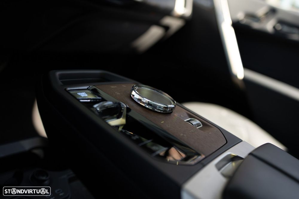 BMW iX xDrive 40 Pack Desportivo - 24