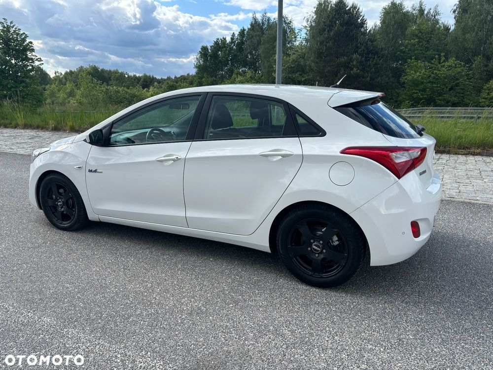 Hyundai i30 blue 1.6 CRDi Passion - 8