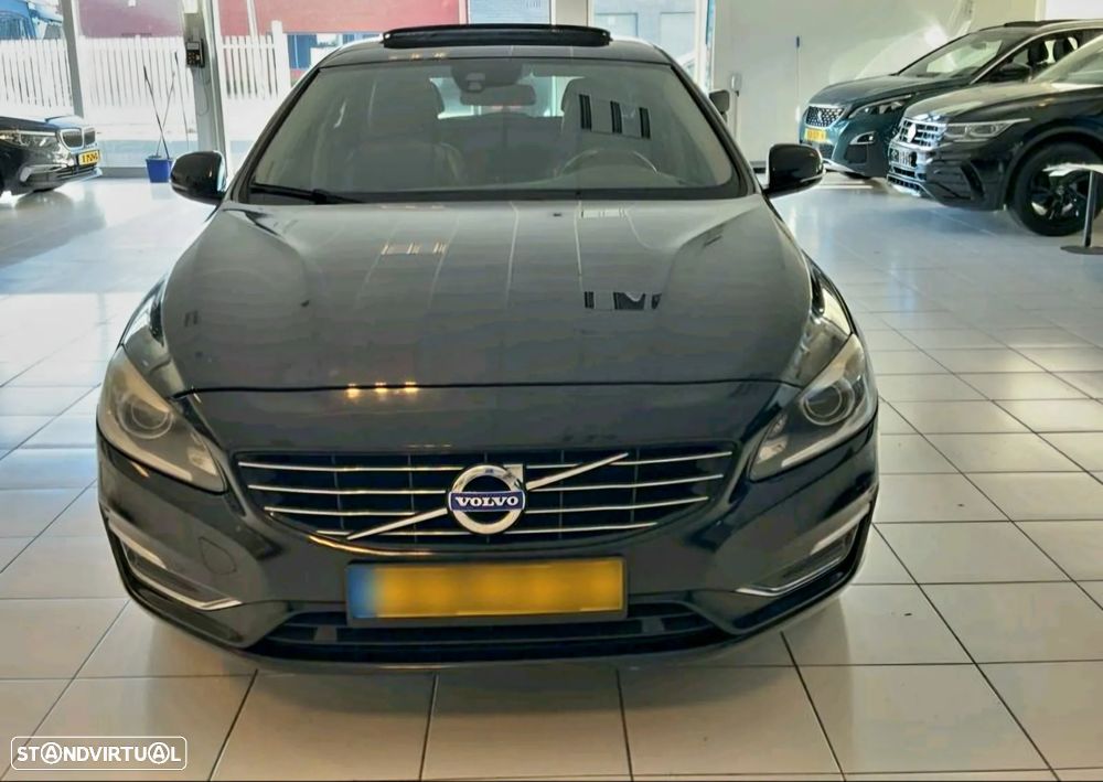 Volvo V60 2.4 D6 R-Design Mom.AWD Phev - 2