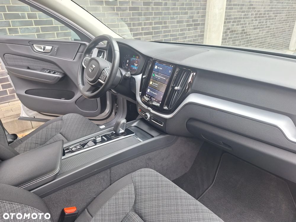 Volvo XC 60 B4 D Momentum Pro - 4