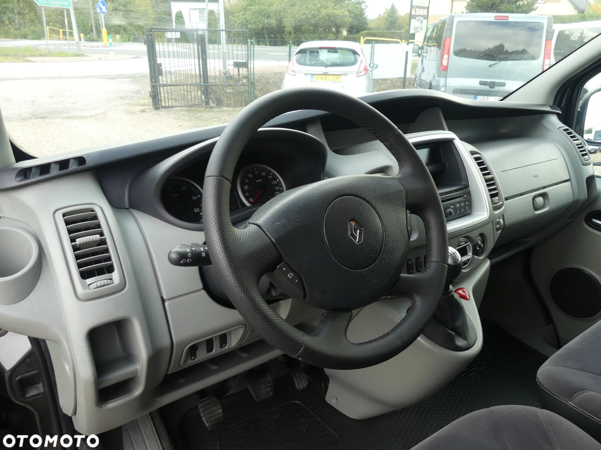 Renault Trafic 2.0 dCi 115 FAP Grand Passenger Black Edition - 18