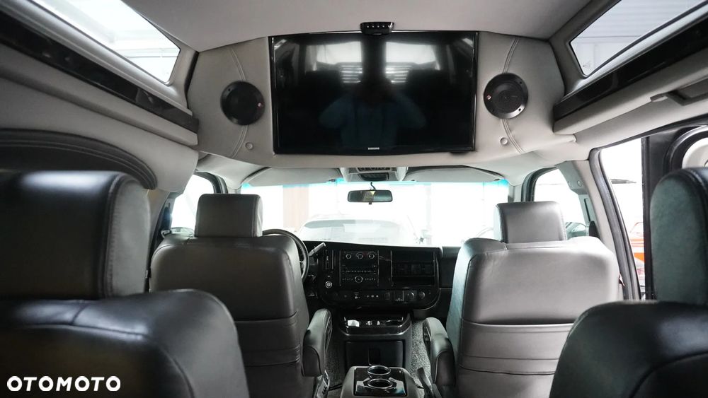 Chevrolet Express - 10