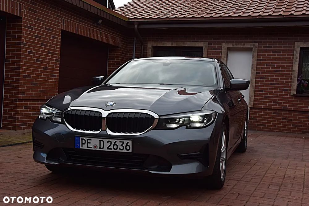 BMW Seria 3 318d Sport Line - 2