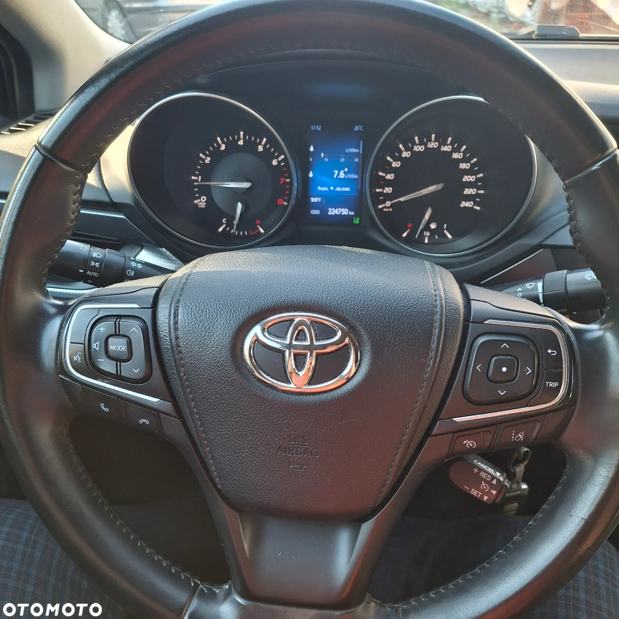 Toyota Avensis 1.8 Premium - 26
