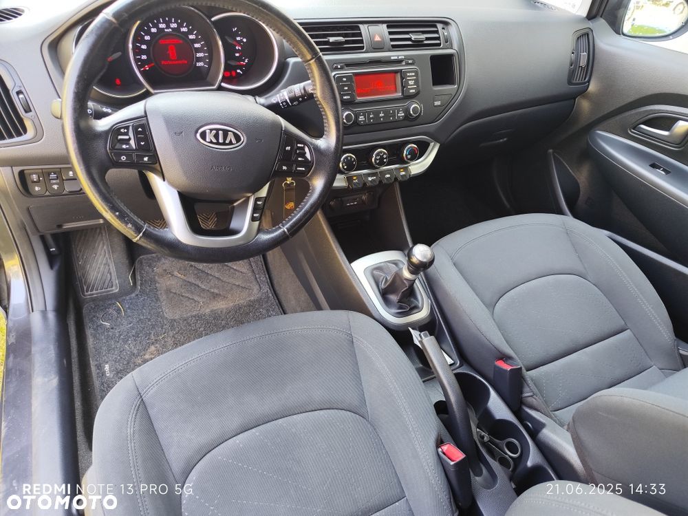 Kia Rio - 8