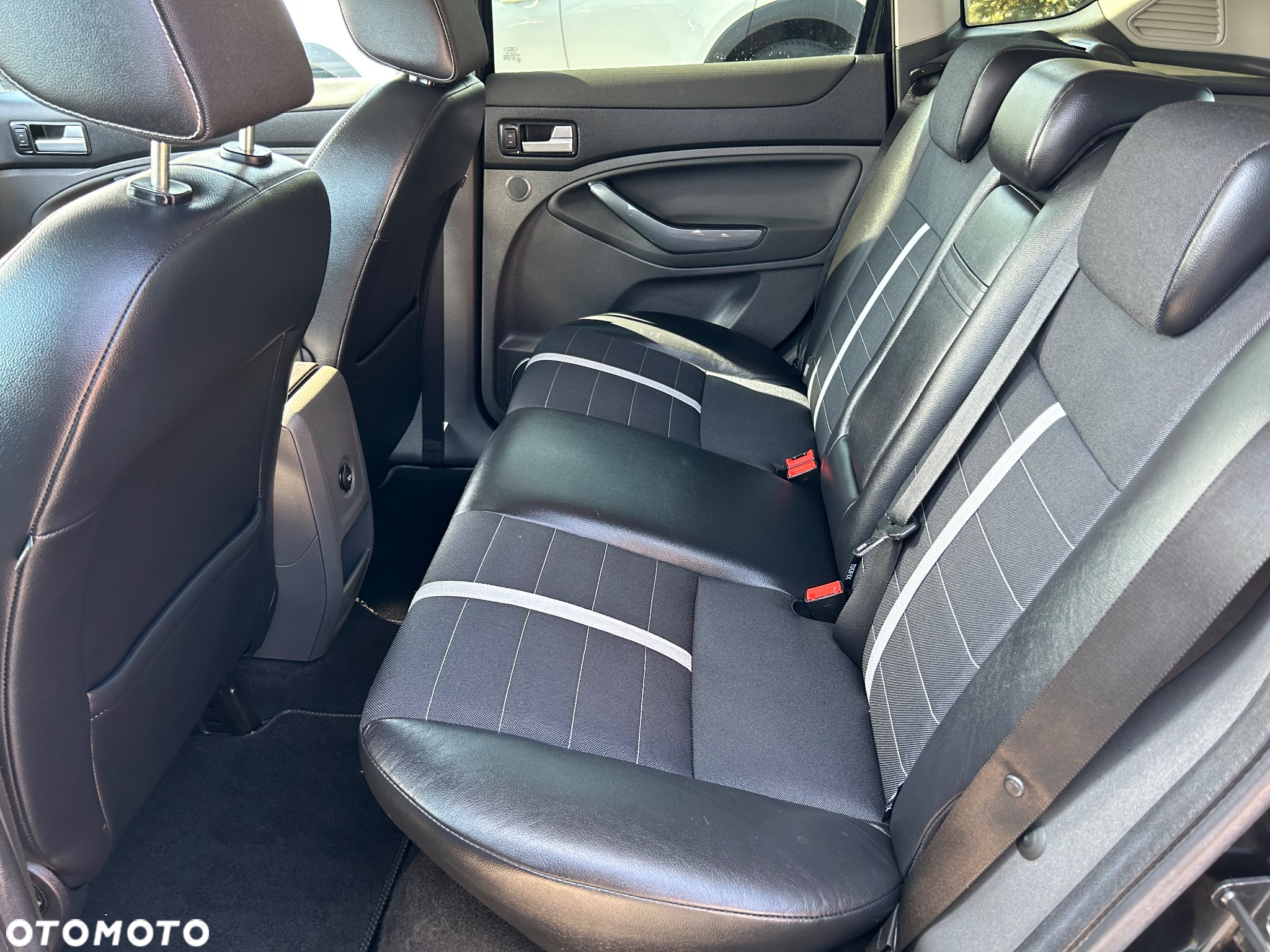 Ford Kuga 2.0 TDCi 4x4 Titanium - 11