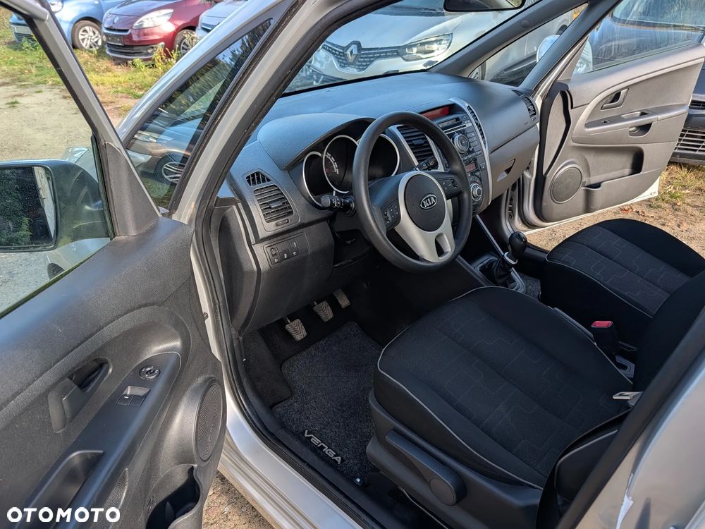 Kia Venga - 13