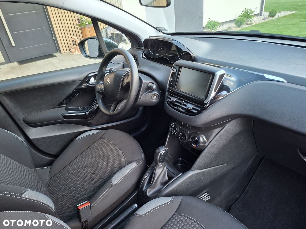 Peugeot 208 - 6