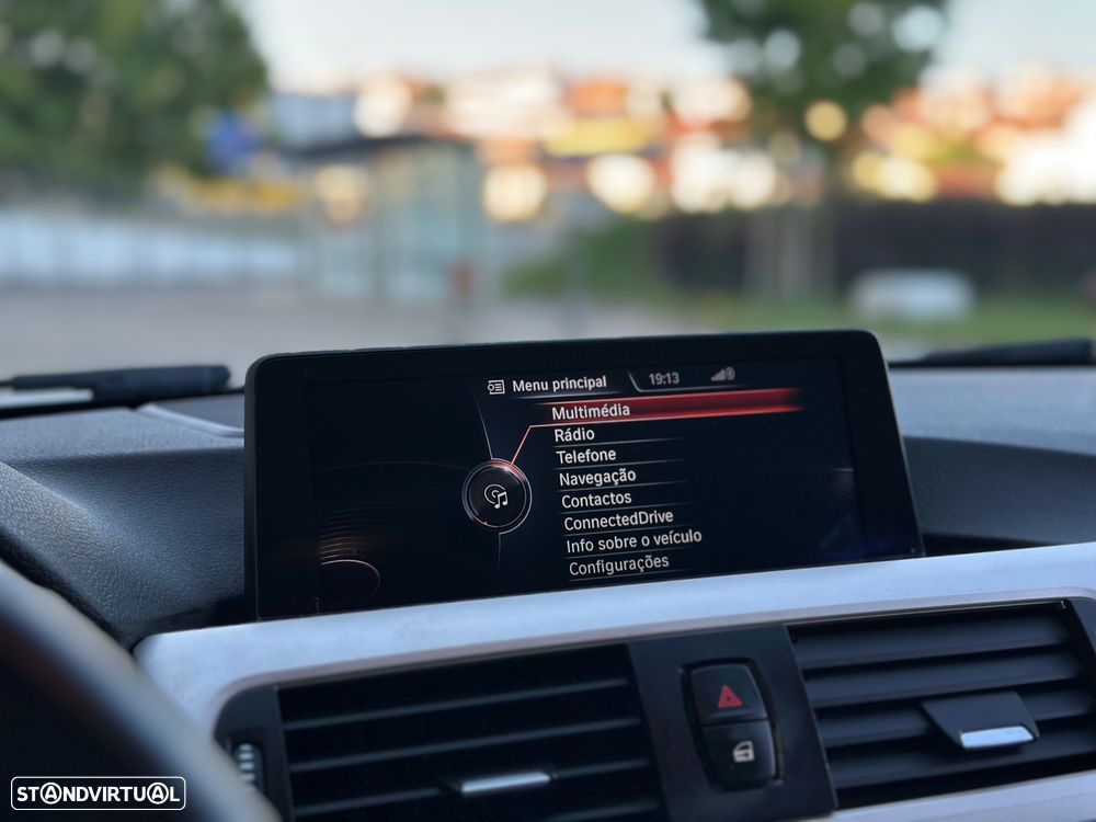 BMW 320 d Auto - 12