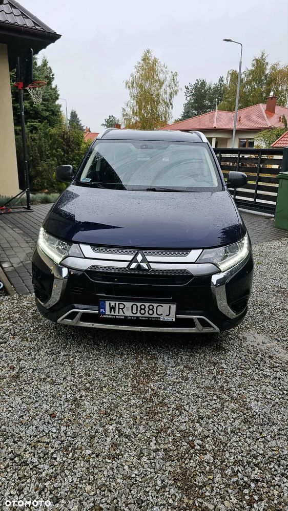 Mitsubishi Outlander 2.0 Invite + 2WD - 3