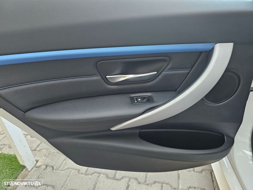 BMW 320 i Touring Pack Desportivo M - 37