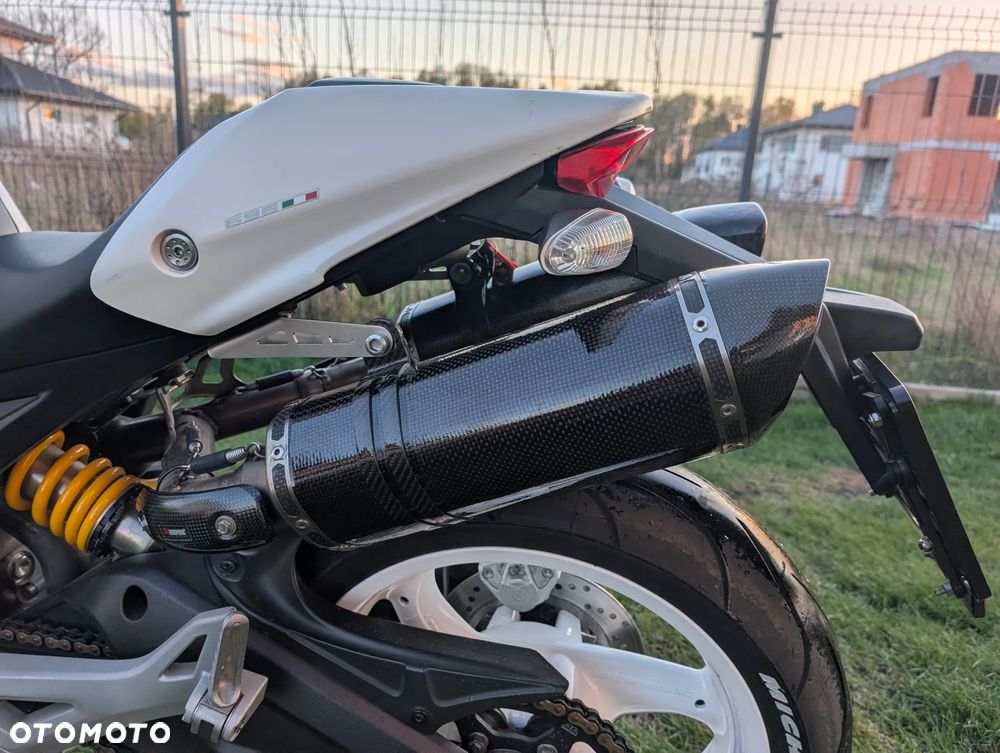 Ducati Monster - 10