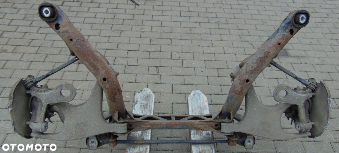 BELKA OŚ ZAWIESZENIE TYŁ AUDI A4 B8 KOMBI EUROPA - 1