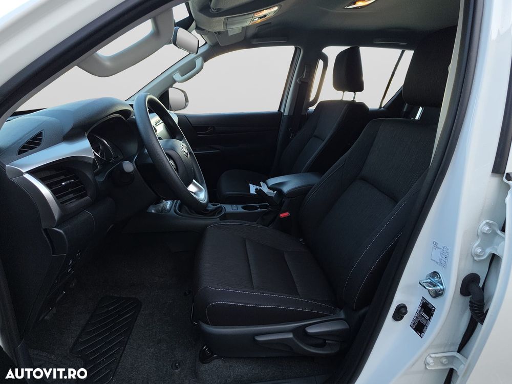 Toyota Hilux 2.8D 204CP 4x4 Double Cab MT Comfort - 9