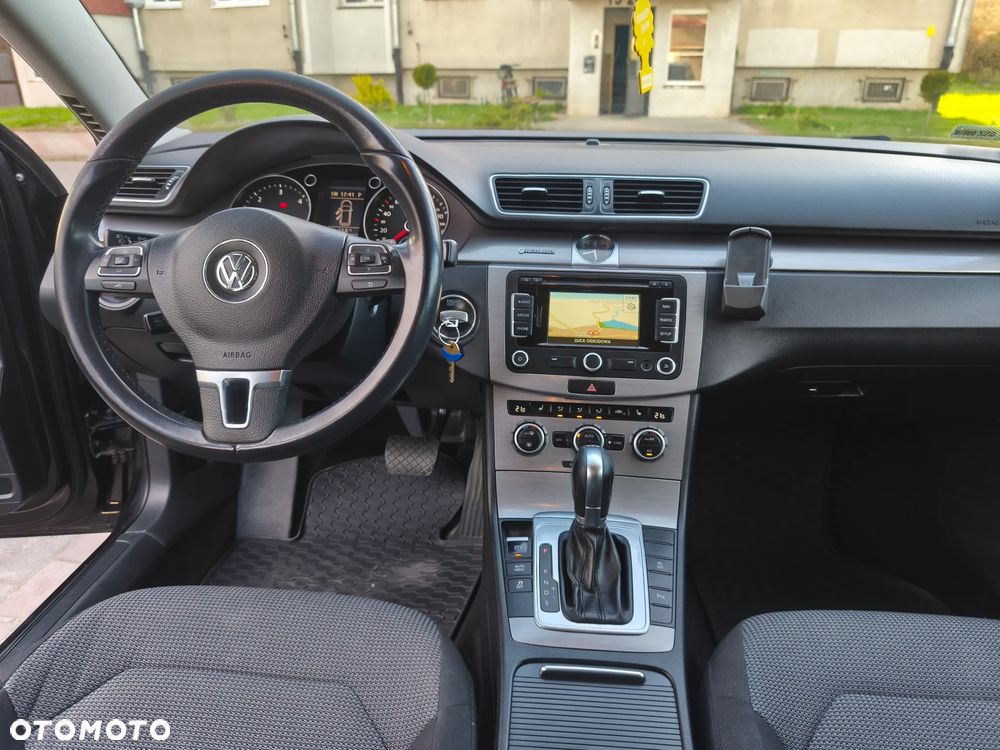 Volkswagen Passat 2.0 TDI Comfortline DSG - 13