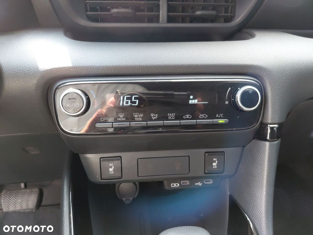 Toyota Yaris Hybrid 1.5 Style - 24