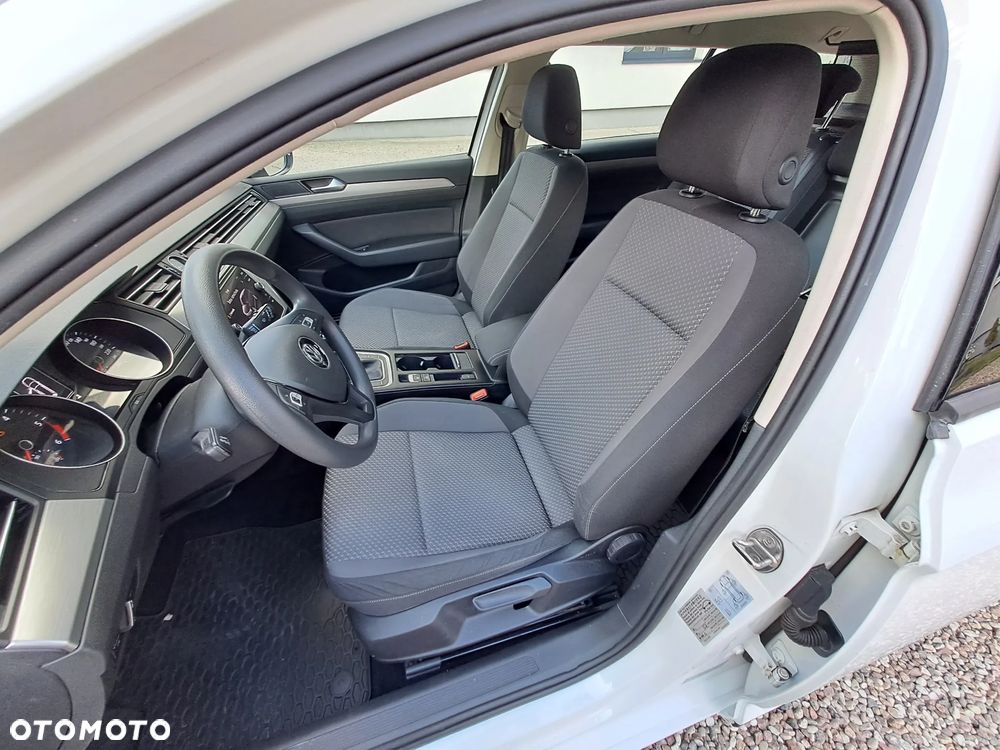 Volkswagen Passat - 17