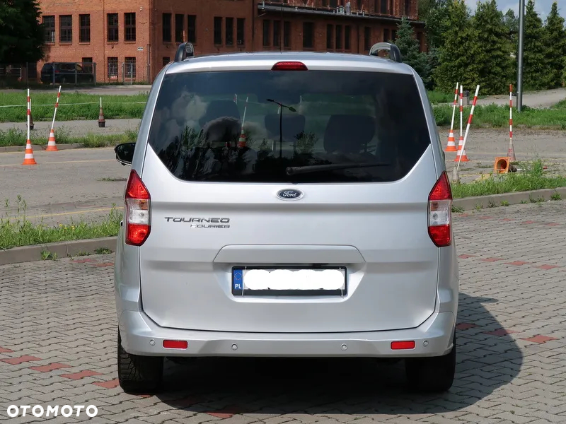 Ford Tourneo Courier 1.5 TDCi Titanium - 4