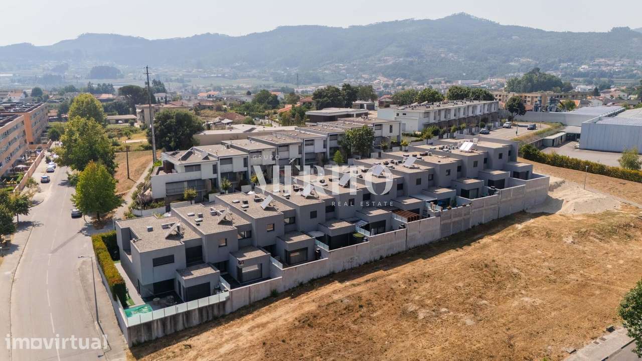 Moradia T3 Banda dois pisos - Grande imagem: 2/28