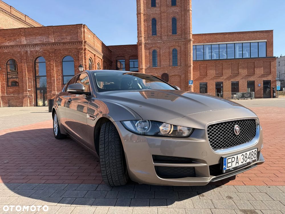 Jaguar XE 2.0 D Pure - 4