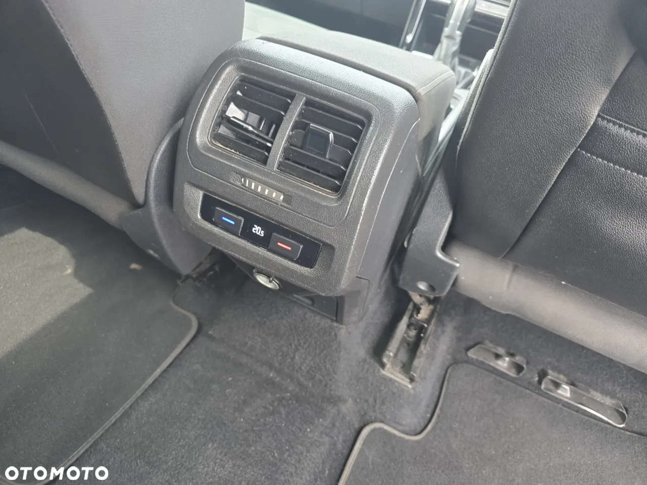 Volkswagen Touran 1.6 TDI SCR (BlueMotion Technology) DSG SOUND - 19