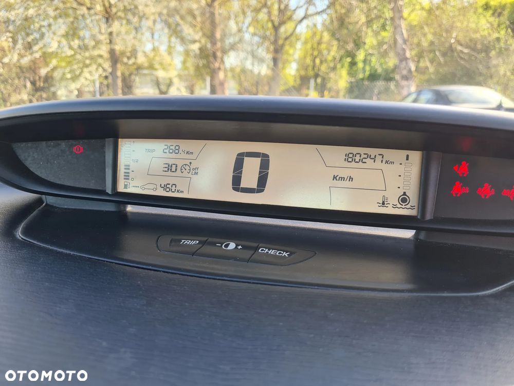 Citroën C4 1.4 16V Style - 26