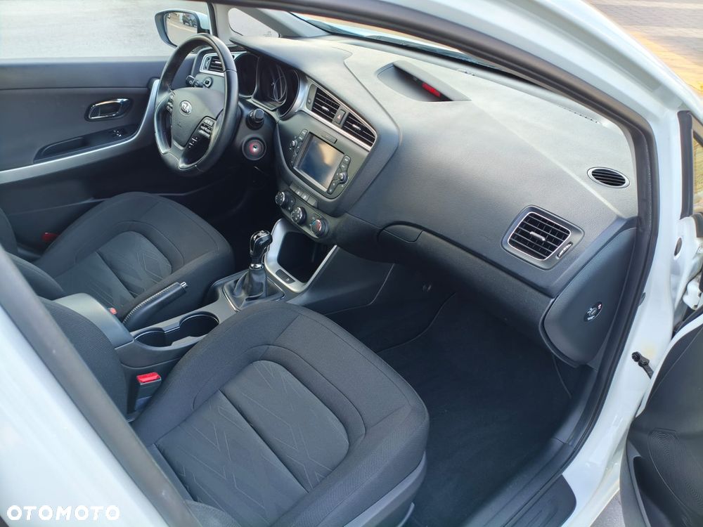 Kia Ceed - 10