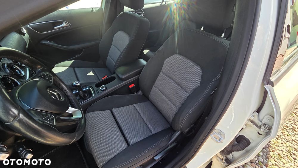 Mercedes-Benz GLA 180 Style - 26