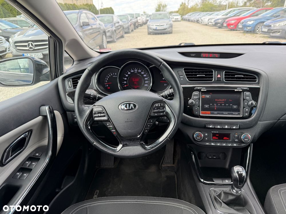 Kia Ceed 1.4 CVVT ISG Dream Team Edition - 32
