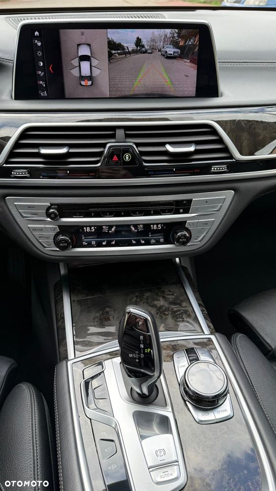 BMW Seria 7 740i - 14