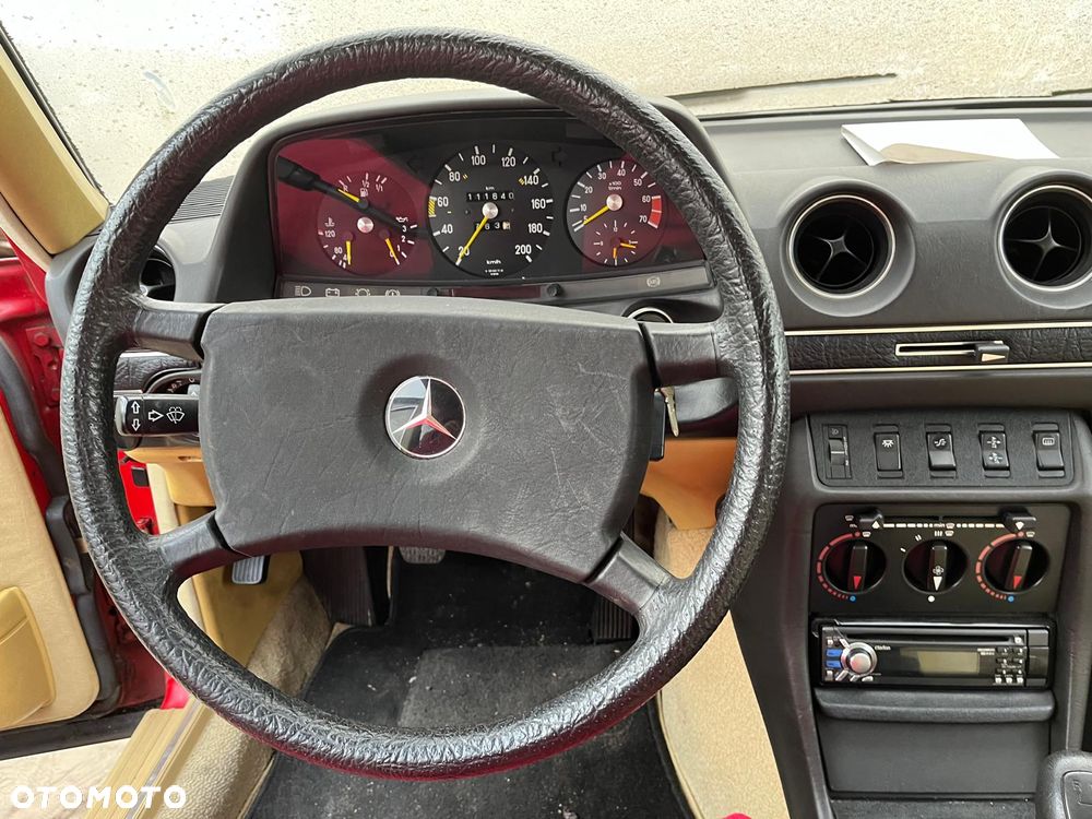 Mercedes-Benz W123 - 17