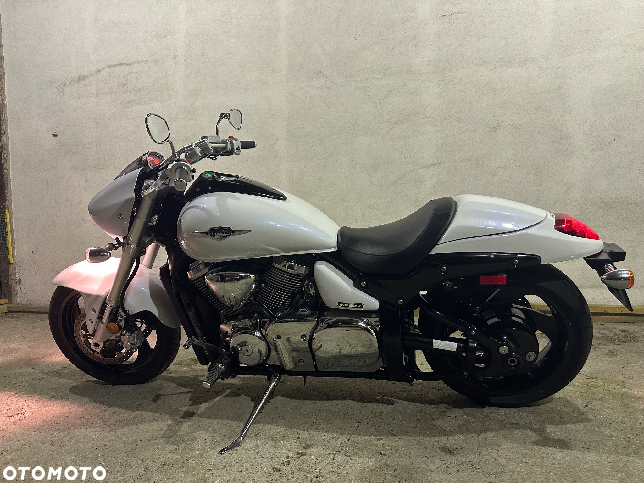 Suzuki Intruder - 12