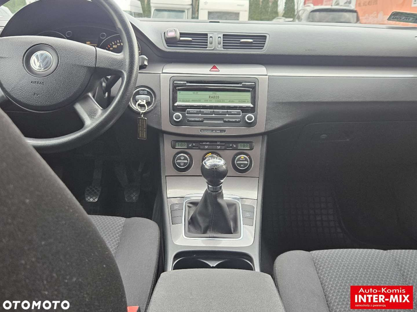 Volkswagen Passat - 25