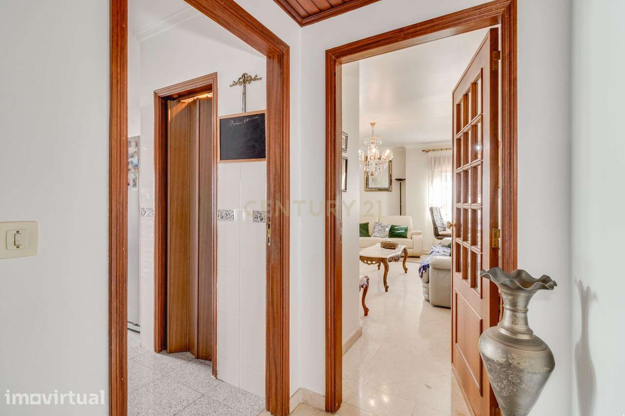 Apartamento T4 | 130 m² | Logradouro privativo com 70 m² | Garagem box - Grande imagem: 5/35