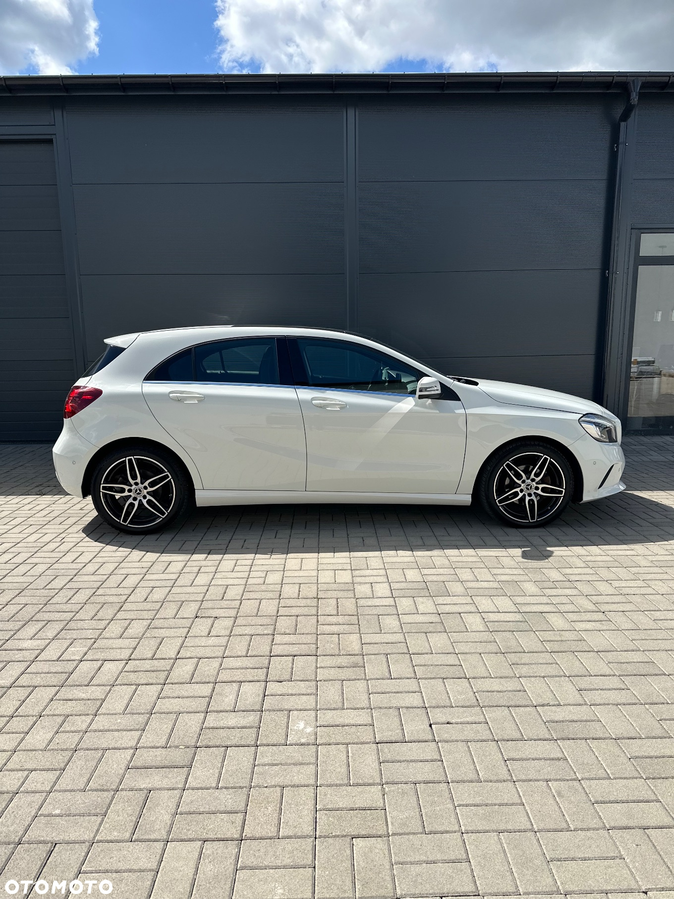 Mercedes-Benz Klasa A 180 (BlueEFFICIENCY) Urban - 4