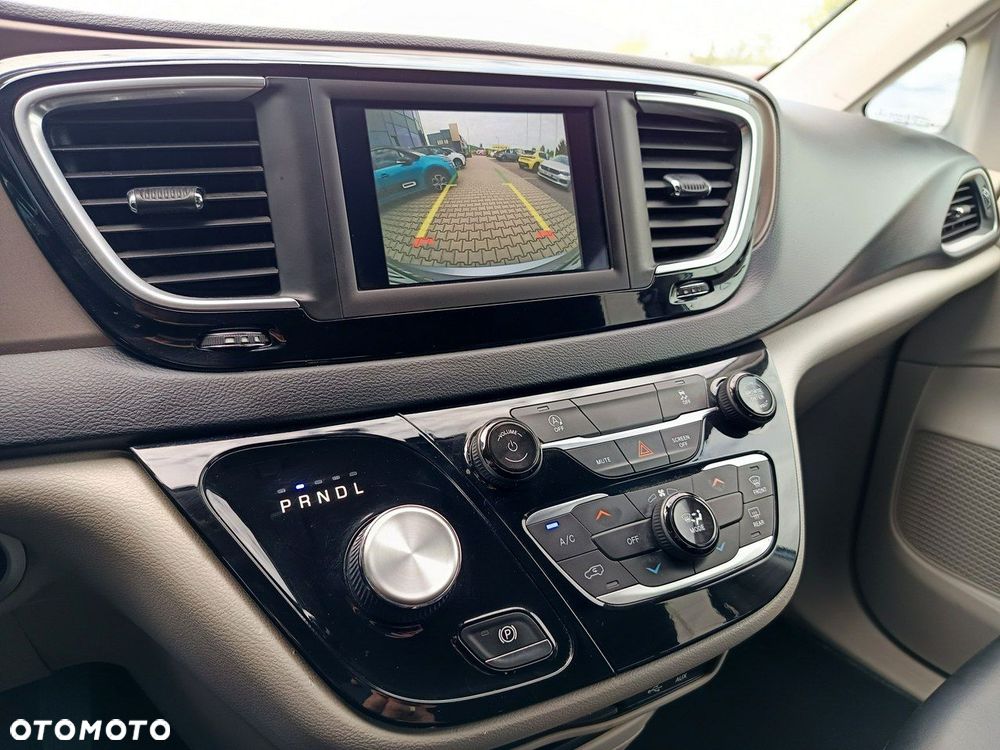 Chrysler Pacifica - 15