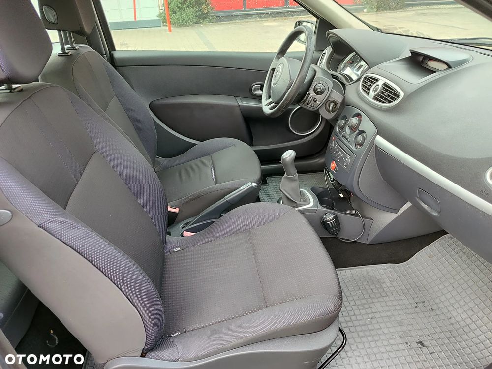 Renault Clio - 8