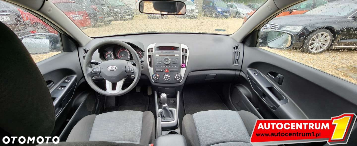 Kia Ceed - 22